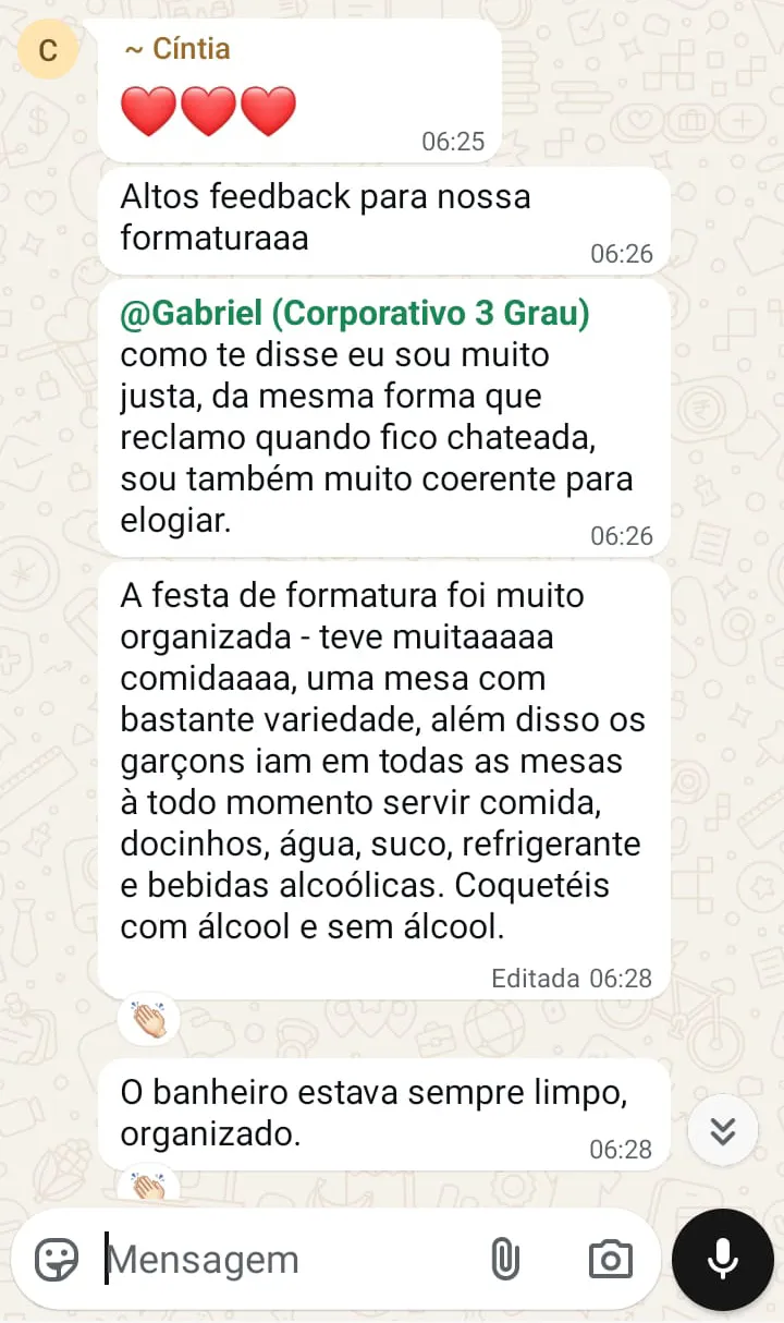 Print de conversa no WhatsApp. Cíntia escreve: “como te disse, eu sou muito justa: da mesma forma que reclamo quando fico chateada, sou também muito coerente para elogiar. A festa de formatura foi muito organizada” — e detalha a variedade da comida, os garçons servindo em todas as mesas e o banheiro sempre limpo.